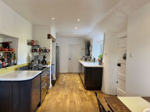 Kitchen/Breakfast Room- click for photo gallery